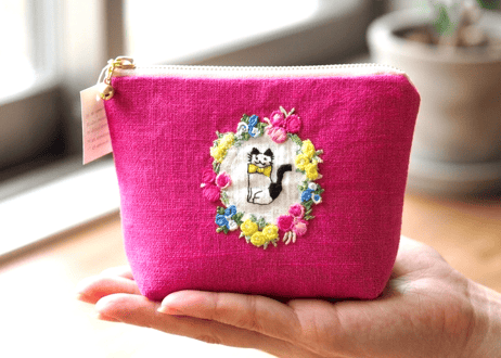お花リースと猫刺繍＊リネンのポーチ　ローズピンクB