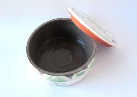 中川守雄　白椿の蓋物