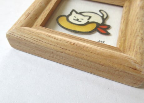 オガタミホ　額入りミニ切り絵＊えび枕＆白猫