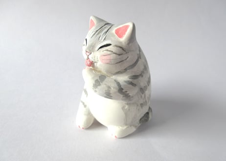 なつめみちこ 猫の置物 うまうまにゃんこ＊サバトラ猫