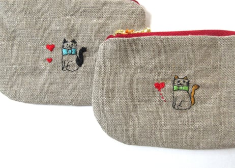 ヨーロッパリネンのミニポーチ　ハートと猫の刺繍 A・B