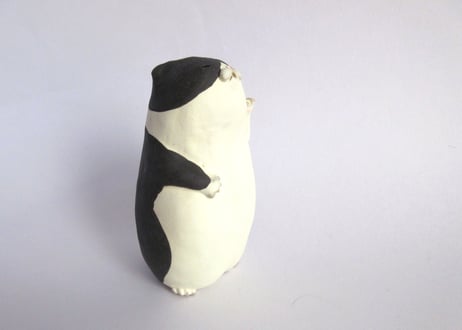 中林由香梨 ネコの置物＊ハチワレ