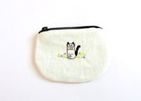 お花と猫の刺繍　小さなリネンのポーチC