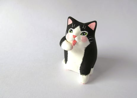 なつめみちこ 猫の置物 うまうまにゃんこ＊ハチワレ