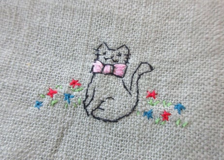 お花と猫の刺繍　リネンのミニポーチ＊セージグリーンA／B