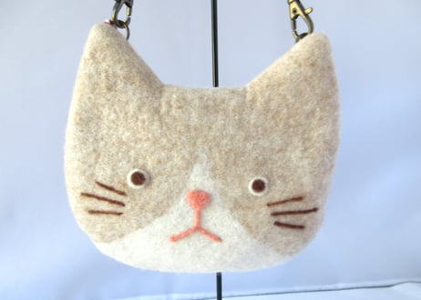 haruru＊woolfelt　ねこポーチ＊クリームハチワレ