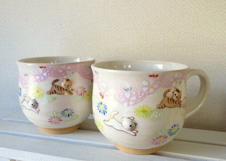 京焼・小手鞠窯 桜と猫のマグカップ＊トラ猫と白猫
