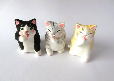なつめみちこ 猫の置物 うまうまにゃんこ＊白茶猫