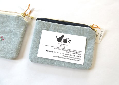 お花と猫の刺繍　リネンのミニポーチ＊うすいブルーA／B