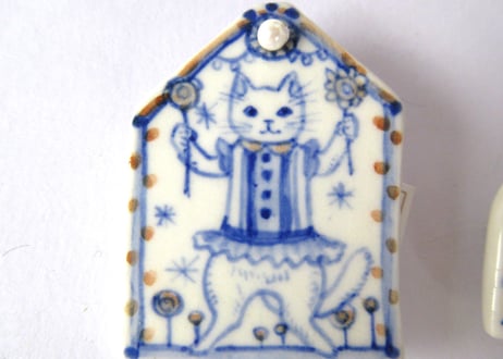 横山裕子　猫の陶ブローチ⑨⑩