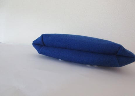 ★SALE 2300→1980円！★ウール厚手フラノ＊猫のポーチ＊ロイヤルブルー