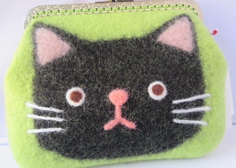 haruru＊woolfelt　がま口ポーチ　グリーン