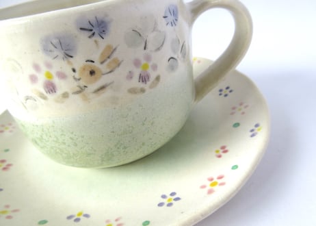 樫村恭子 うさぎと野の花のコーヒーカップ＊グリーンD