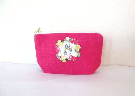 お花リースと猫刺繍＊リネンのポーチ　ローズピンクA