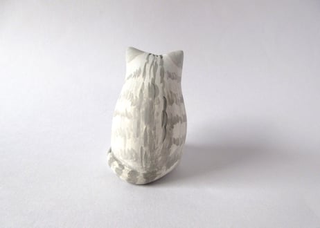 なつめみちこ 猫の置物 うまうまにゃんこ＊サバトラ猫