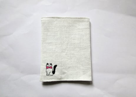 猫の刺繍 リネンブックカバー＊オフホワイトB