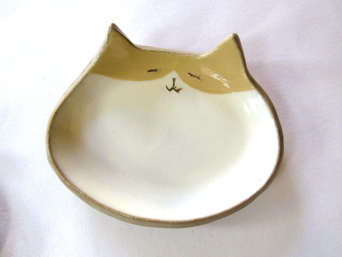 中林由香梨 ネコの小さなお皿 薄茶ハチワレ左／右 | コーヒー豆と雑貨