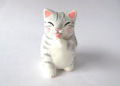 なつめみちこ 猫の置物 うまうまにゃんこ＊サバトラ猫