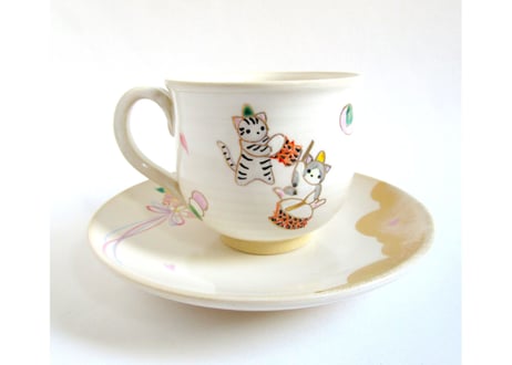 京焼・小手鞠窯 コーヒーカップ＊ぷっくり猫のお雛様 B