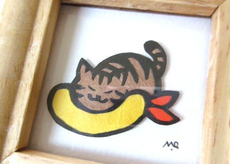 オガタミホ　額入りミニ切り絵＊えび枕＆キジトラ猫