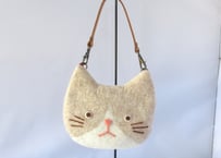 haruru＊woolfelt　ねこポーチ＊クリームハチワレ