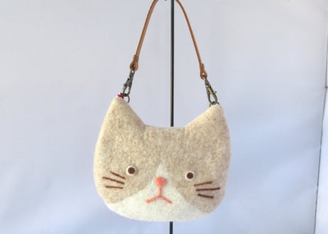 haruru＊woolfelt　ねこポーチ＊クリームハチワレ
