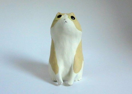 中林由香梨 ネコの置物＊茶色のハチワレネコA