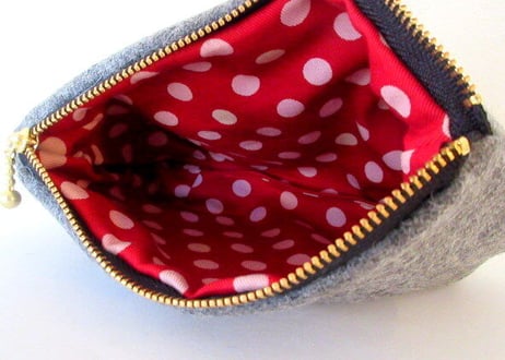 お花とうさぎ刺繍のウールポーチA