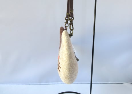 haruru＊woolfelt　ねこポーチ＊茶のぶちねこ