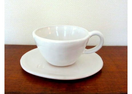 岡部登志子 白のカップ＆ソーサー　2000→1800円！