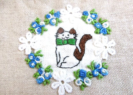 リネン刺繍平ポーチ＊お花と猫B