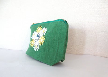 お花リースと猫刺繍＊リネンのポーチ　グリーンA