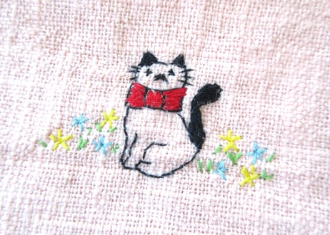 お花と猫の刺繍　リネンのミニポーチ＊ピンクA／B