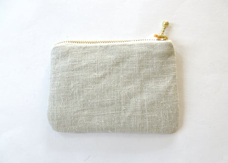 お花と猫の刺繍　リネンのミニポーチ＊うすいグレー