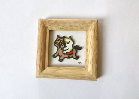 オガタミホ　額入りミニ切り絵＊馬乗り白茶猫