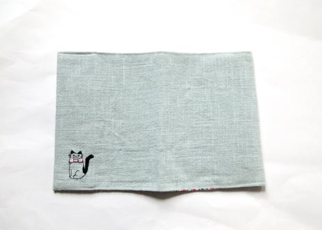 猫の刺繍 リネンブックカバー＊スモーキーブルーA
