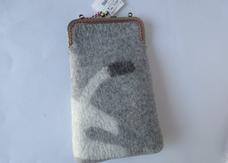 haruru＊woolfelt　スマホポーチA