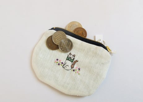 お花と猫の刺繍　小さなリネンのポーチC