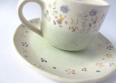 樫村恭子 うさぎと野の花のコーヒーカップ＊グリーンD