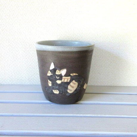 つぐみ製陶所 　猫のフリーカップ＊黒×茶トラ