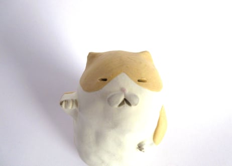 中林由香梨 ネコの置物＊茶白ハチワレ