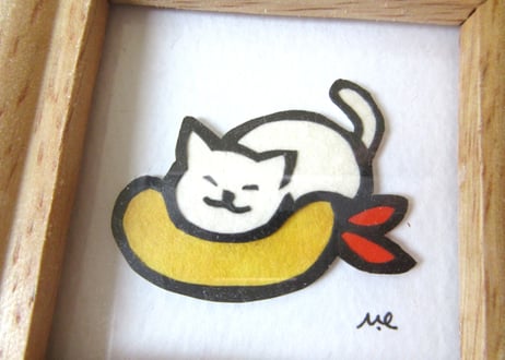 オガタミホ　額入りミニ切り絵＊えび枕＆白猫