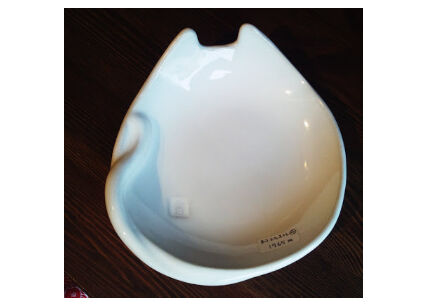 岡部登志子 猫シルエット皿＊中 | コーヒー豆と雑貨の店 豆ねこ