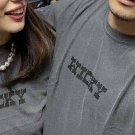 WICKY ORIGINAL LOGO TEE PEPPER