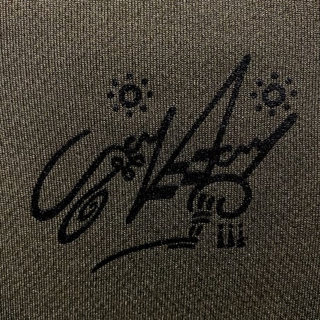 WICKY LOGO DRY V NECK T KHAKI