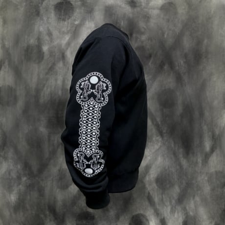 CLASSIC CIRCLE ART PULLOVER- BLACK -