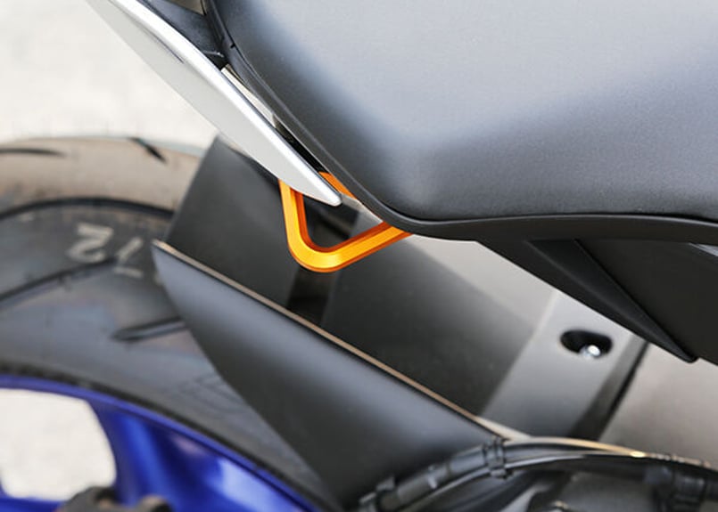 レーシングフック YAMAHA YZF-R1 ('15-) / YZF-R6('17-) | レーシングフック YAMAHA YZF-R1 ('15-) / YZF-R6('17-) |