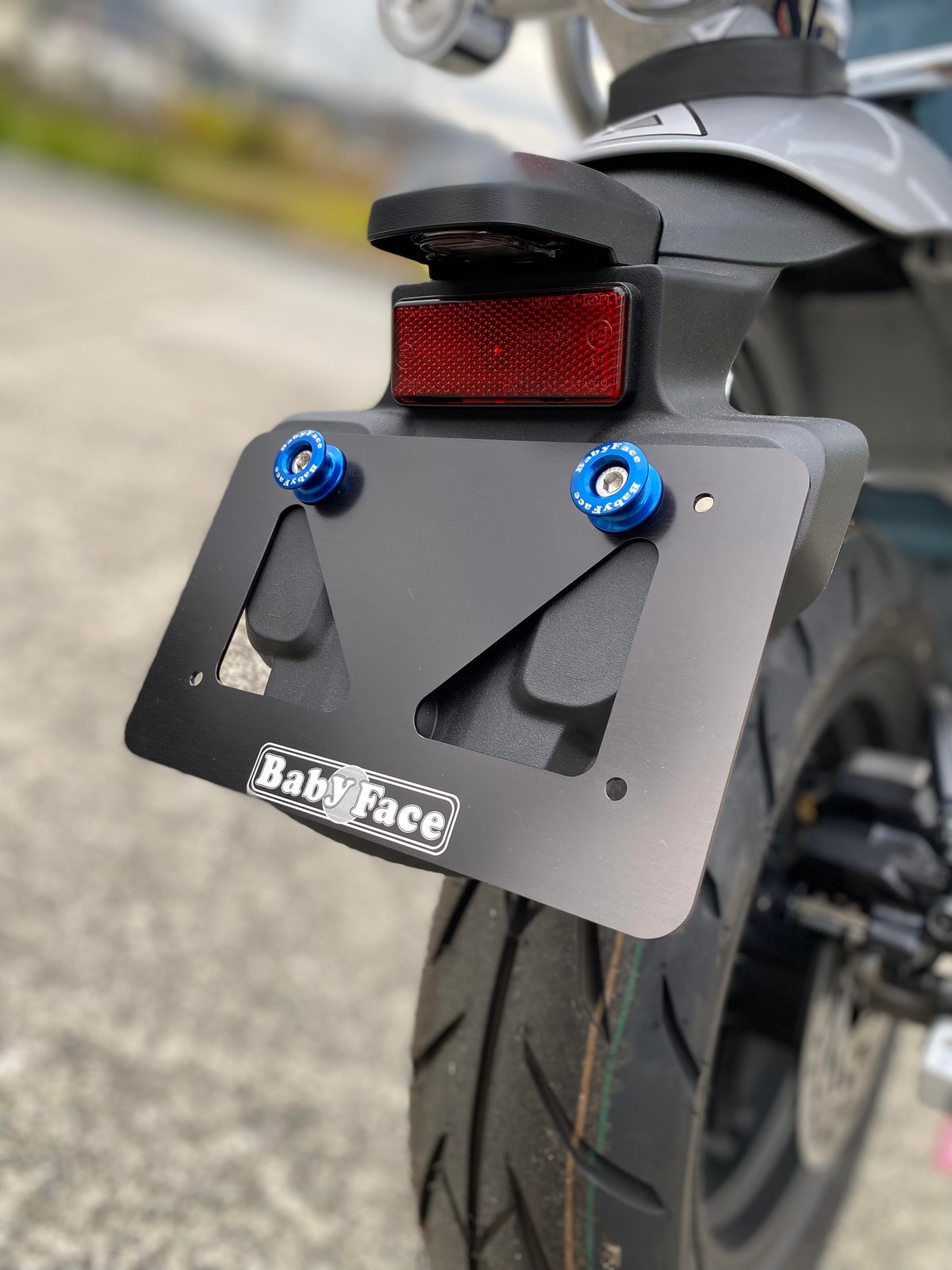 ゼファー400c2 純正ナンバープレートホルダー ゼファー400c2 純正ナンバープレートホルダー