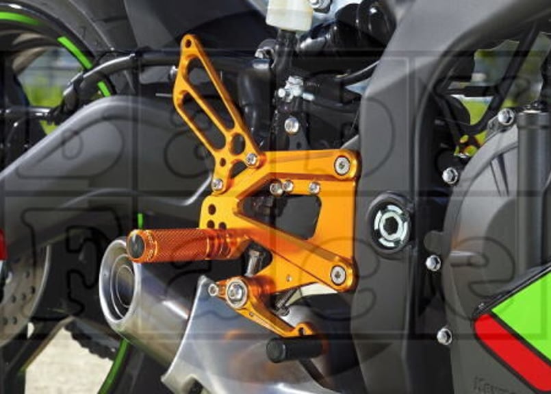パフォーマンスステップキット KAWASAKI ZX-25R （シフター対応正
