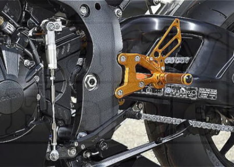 エヴォテック　CBR1000RRR マフラーハンガー Evotech Performance マフラーハンガーステー | バイク魂